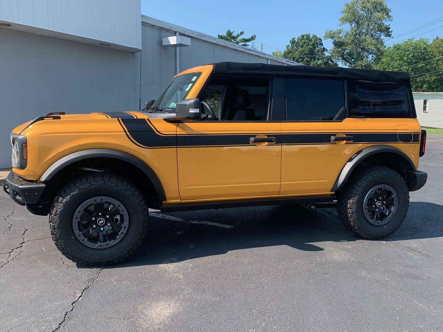 2021-up Ford Bronco Retro Special Decor Style Side/Hood Graphics Kit (Below Body Line Wide Stripe)