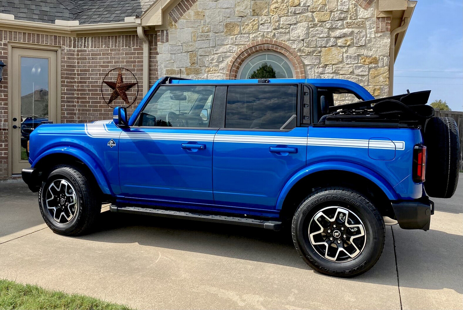 2021-up Ford Bronco Retro Special Decor Style Side/Hood Graphics Kit (Centered on Body Line)