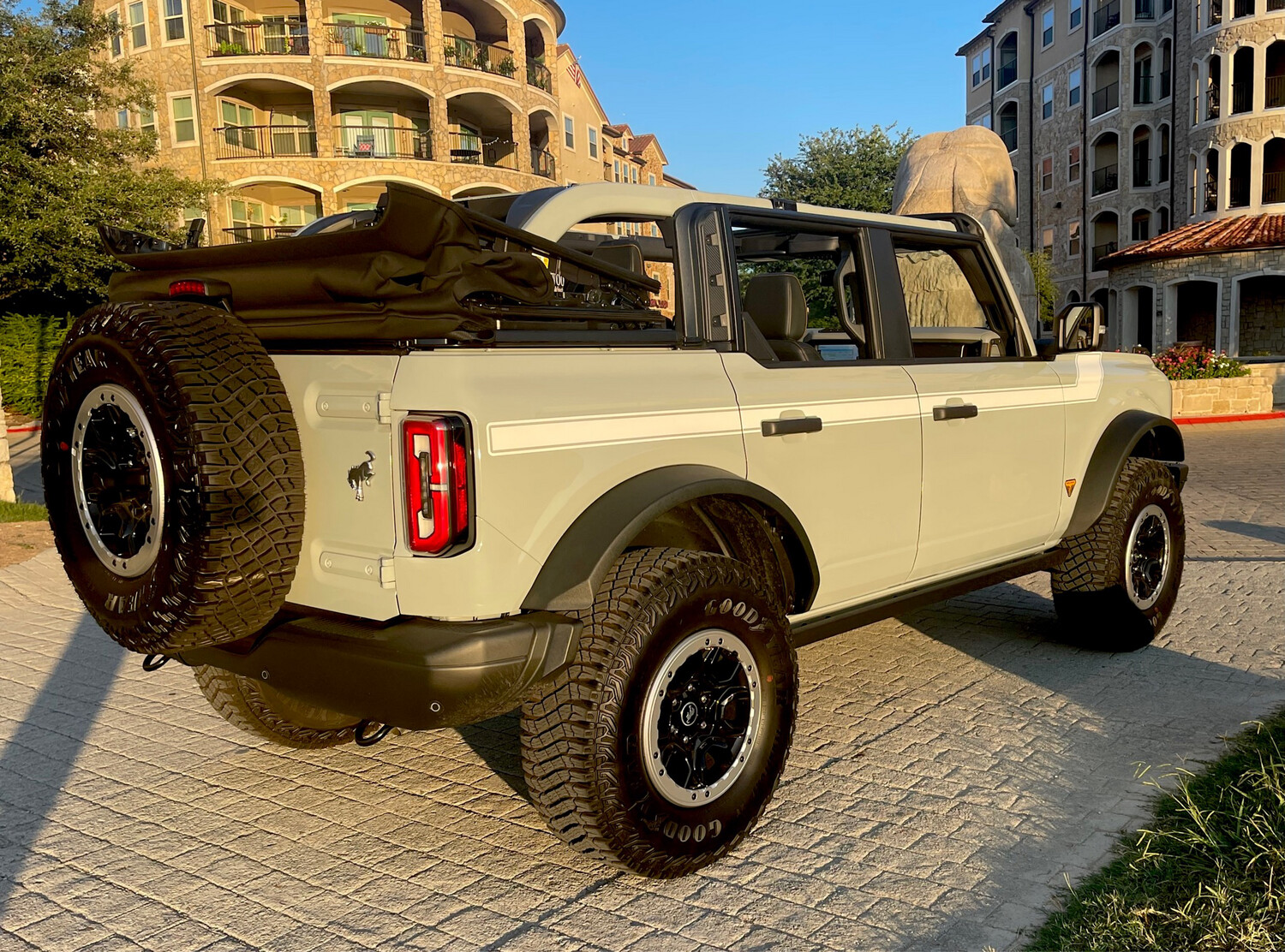 2021-up Ford Bronco Retro Special Decor Style SIDE Graphics Kit (Below Body Line) 2021-up Ford Bronco Retro Special Decor Style SIDE Graphics Kit (Below Body Line)