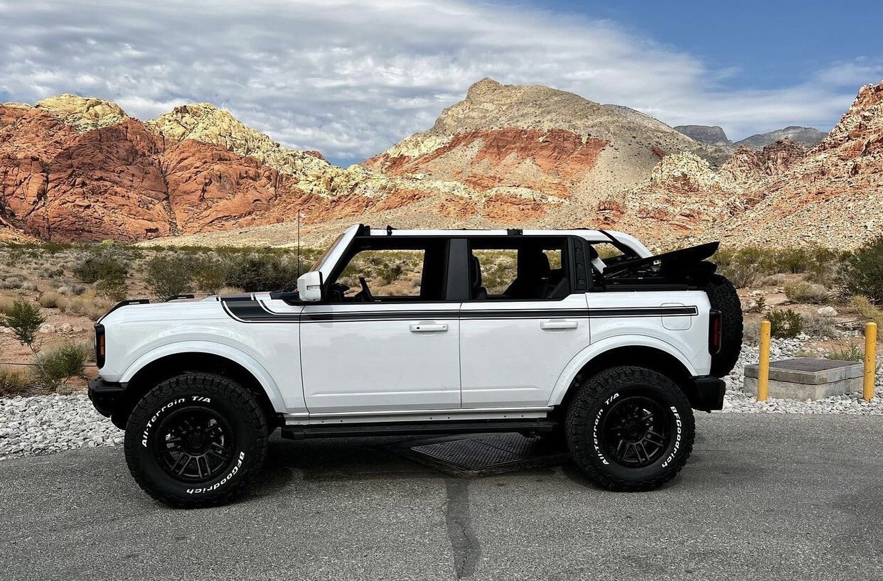 2021-up Ford Bronco Retro Special Decor Style Side/Hood Graphics Kit (Centered on Body Line)