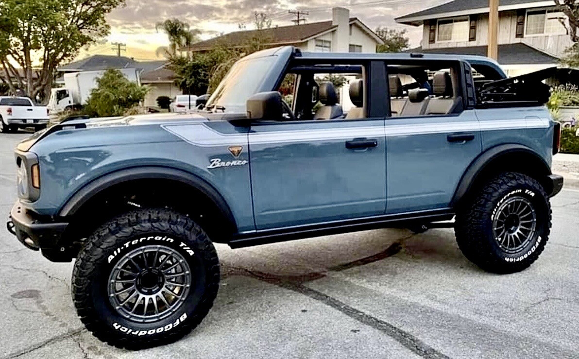 2021-up Ford Bronco Retro Special Decor Style Side Graphics Kit (Centered on Body Line)