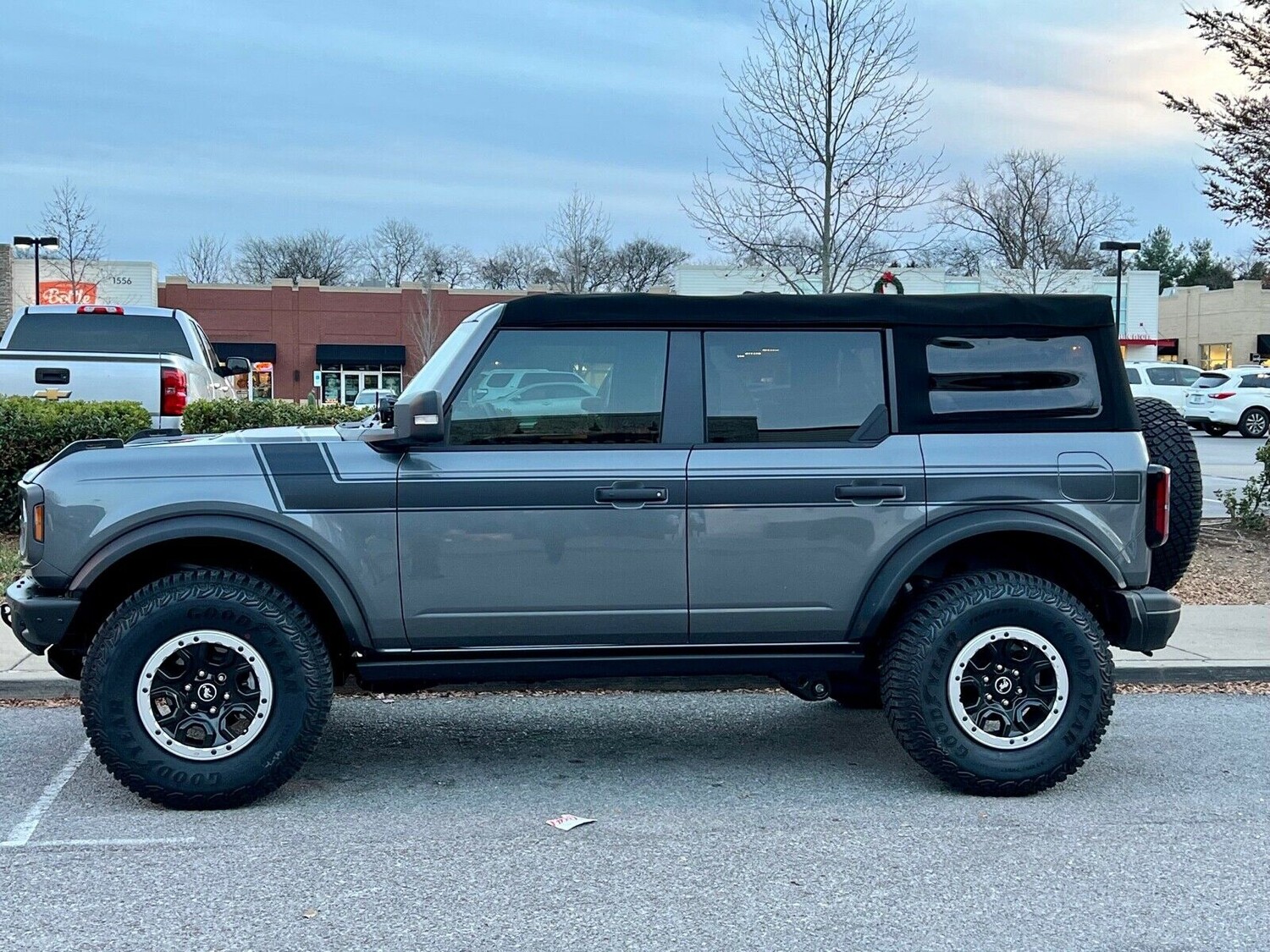 2021-up Ford Bronco Retro Special Decor Style Side/Hood Graphics Kit (Below Body Line Wide Stripe)