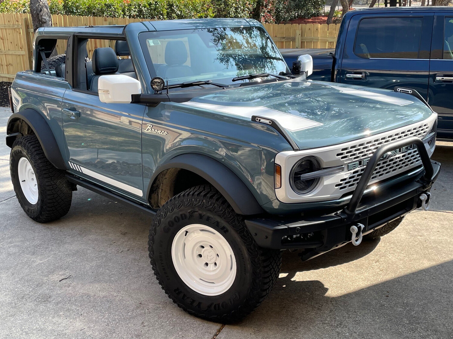 2021-up Ford Bronco Outer Hood Blackout Graphics Kit