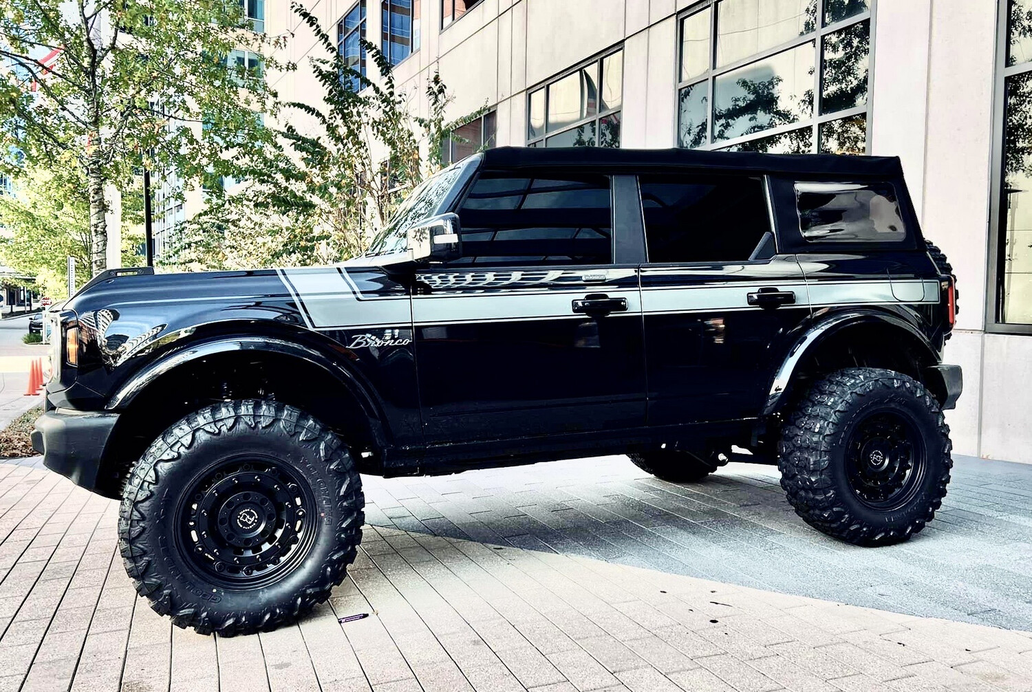 2021-up Ford Bronco Retro Special Decor Style Side/Hood Graphics Kit (Below Body Line Wide Stripe)