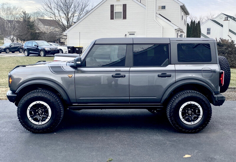 2021-up Ford Bronco Retro Special Decor Style Side/Hood Graphics Kit (Centered on Body Line)