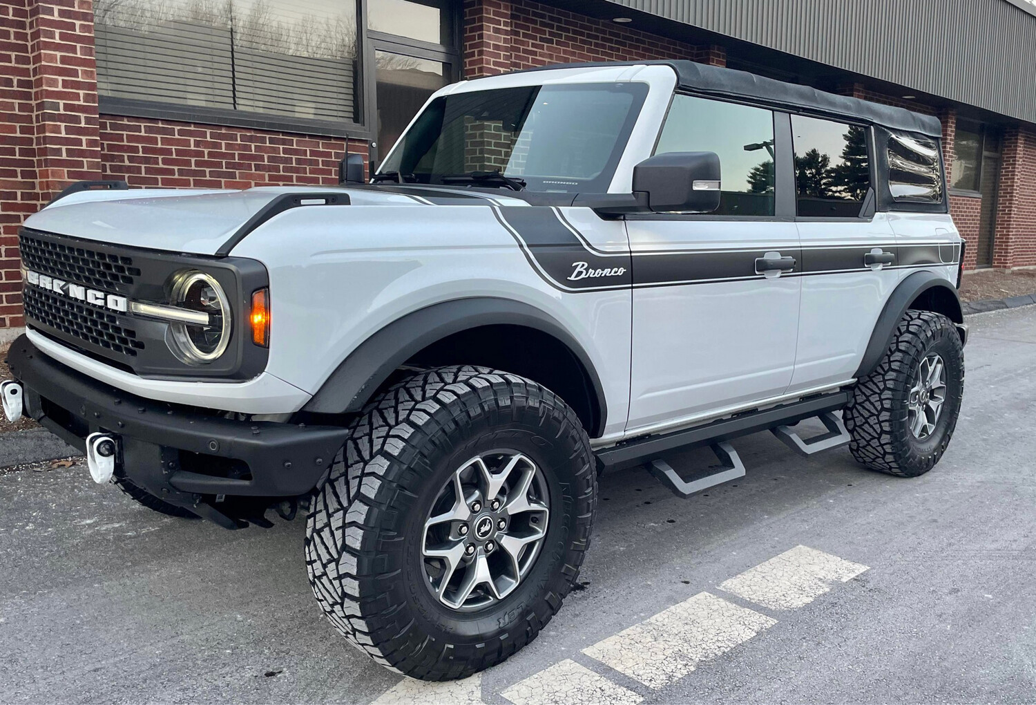 2021-up Ford Bronco Retro Special Decor Style Side/Hood Graphics Kit (Below Body Line Wide Stripe)