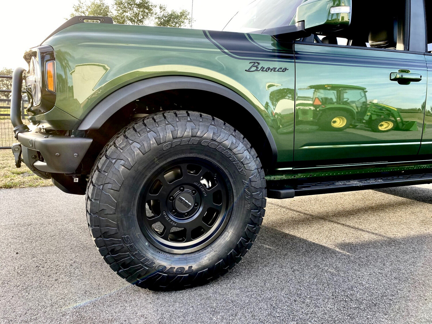 2021-up Ford Bronco Retro Special Decor Style Side/Hood Graphics Kit (Centered on Body Line)