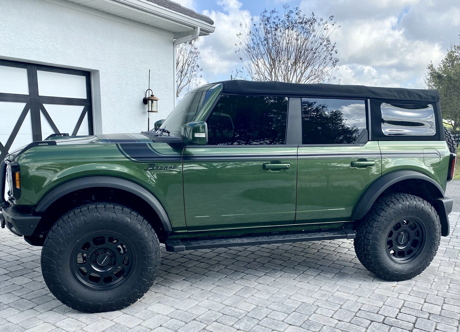 2021-up Ford Bronco Retro Special Decor Style Side/Hood Graphics Kit (Centered on Body Line)