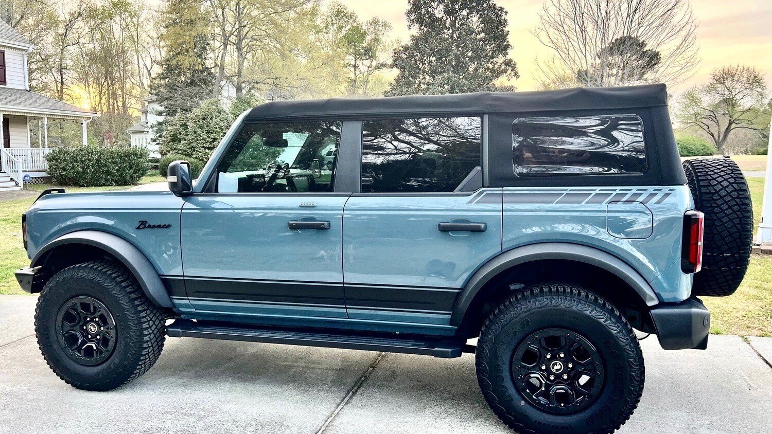 2021-up Ford Bronco Rear Quarter Side Graphics Kit