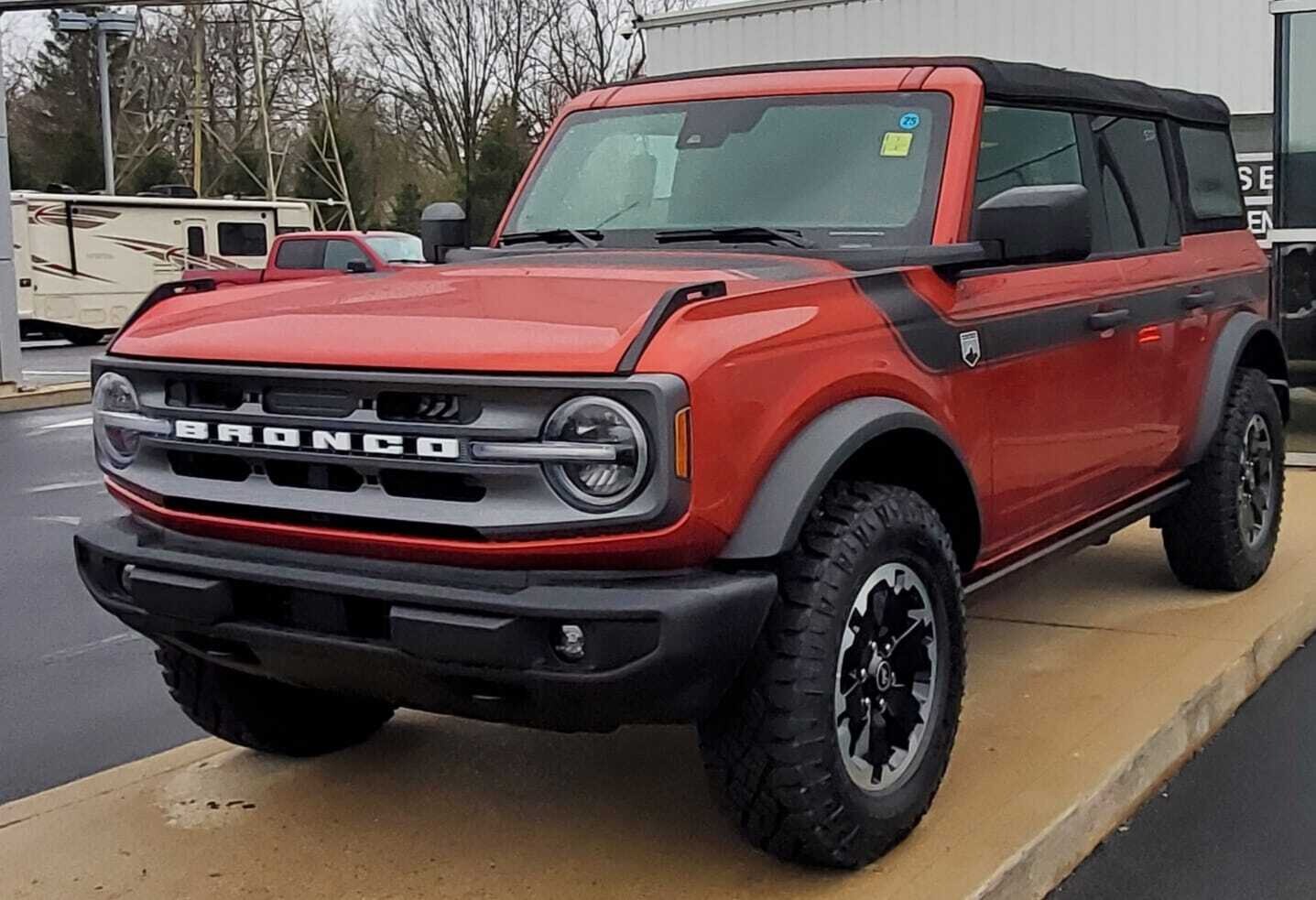 2021-up Ford Bronco Retro Special Decor Style Side/Hood Graphics Kit (Below Body Line Wide Stripe)