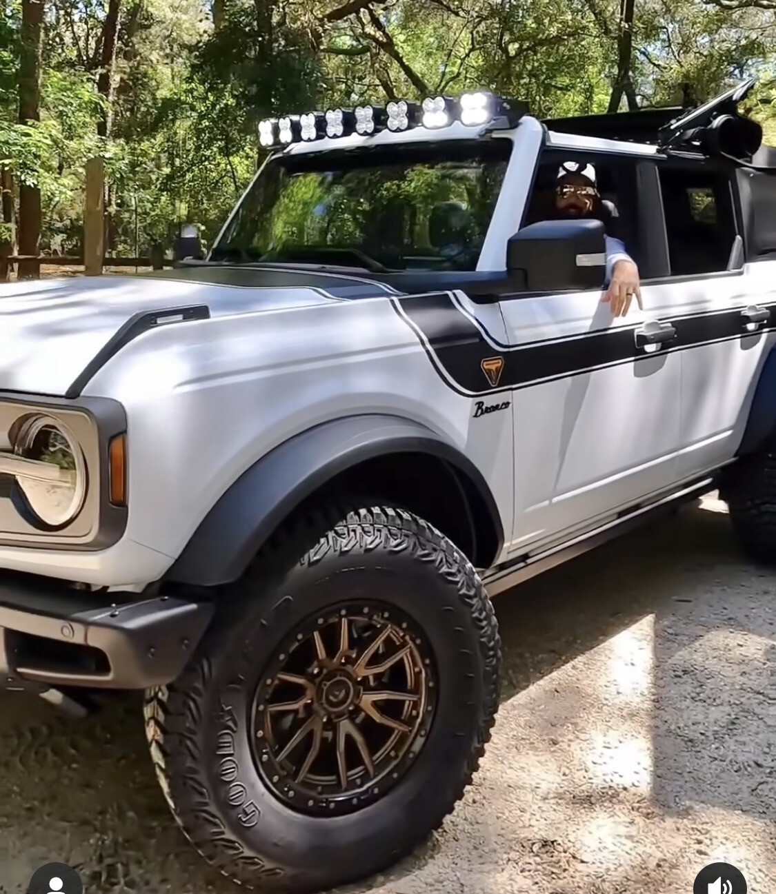 2021-up Ford Bronco Retro Special Decor Style Side/Hood Graphics Kit (Below Body Line Wide Stripe)
