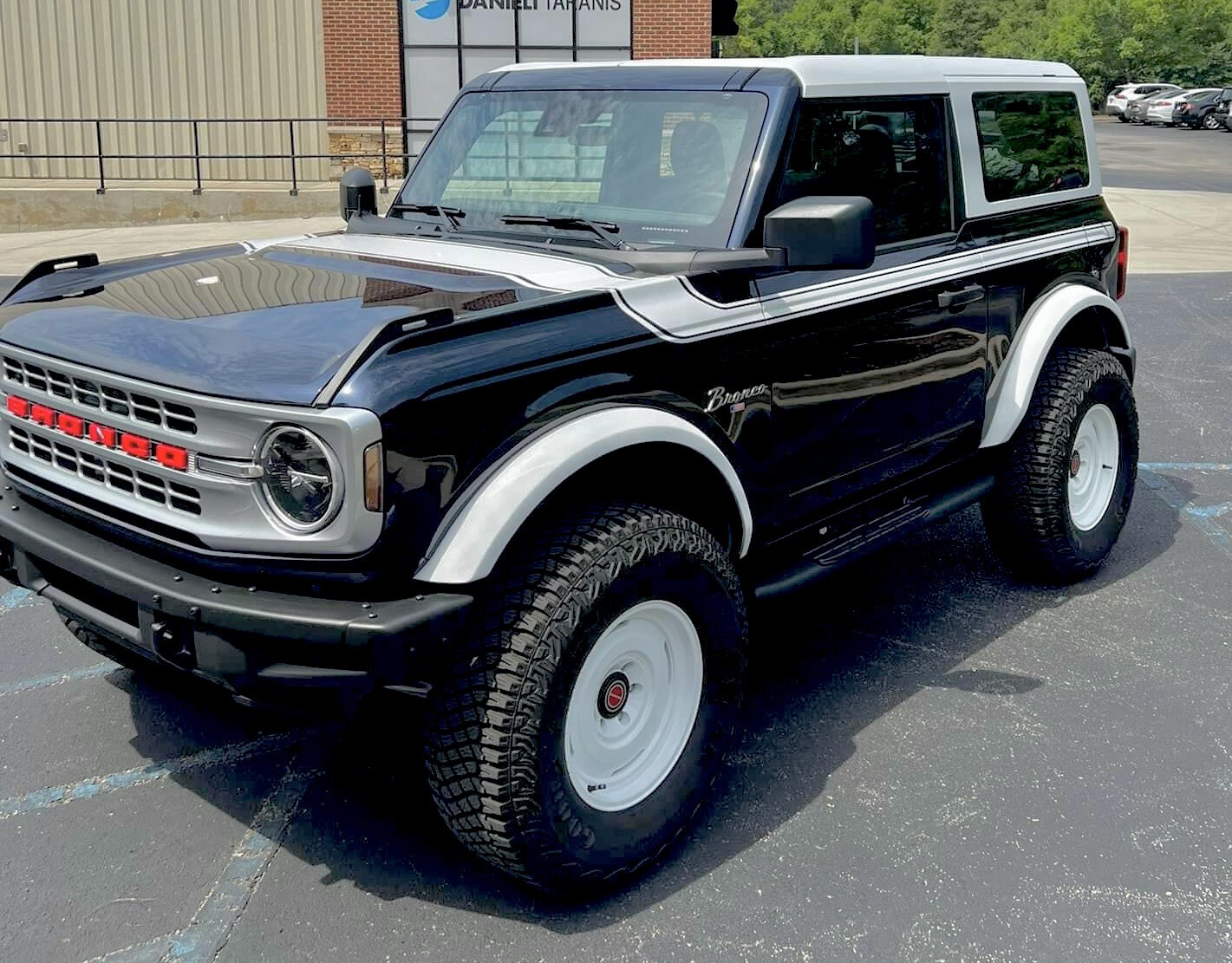 2021-up Ford Bronco Retro Special Decor Style Side/Hood Graphics Kit (Centered on Body Line)
