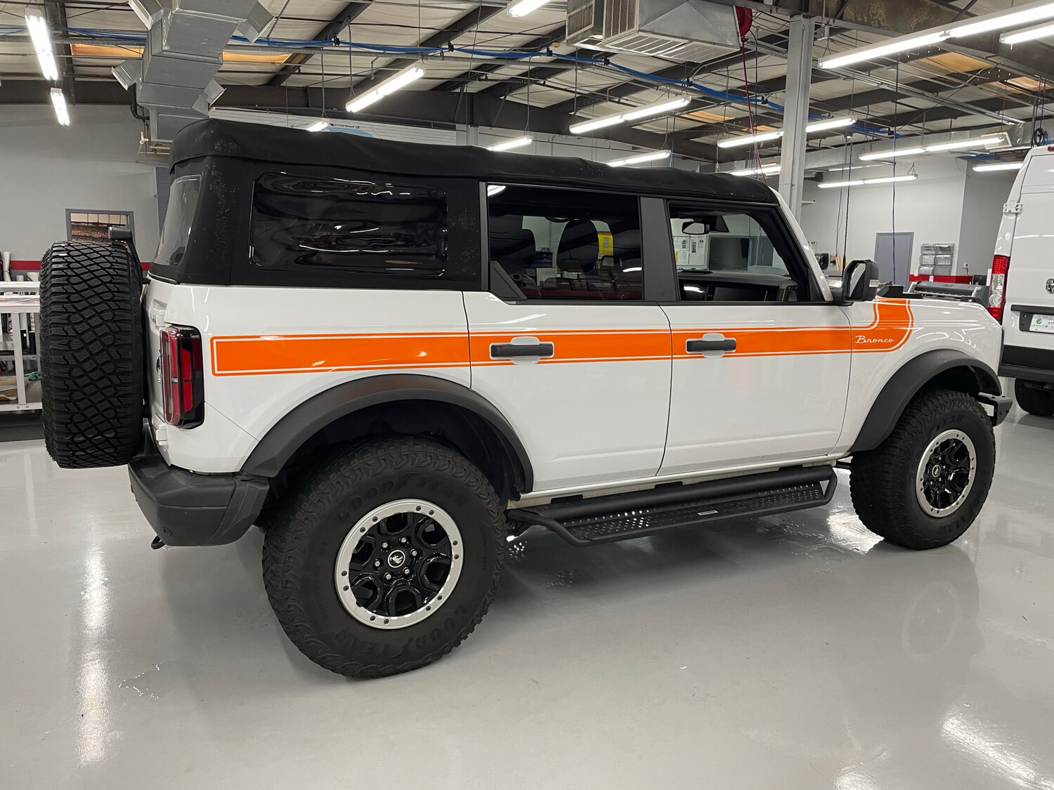 2021-up Ford Bronco Retro Special Decor Style Side/Hood Graphics Kit (Below Body Line Wide Stripe)