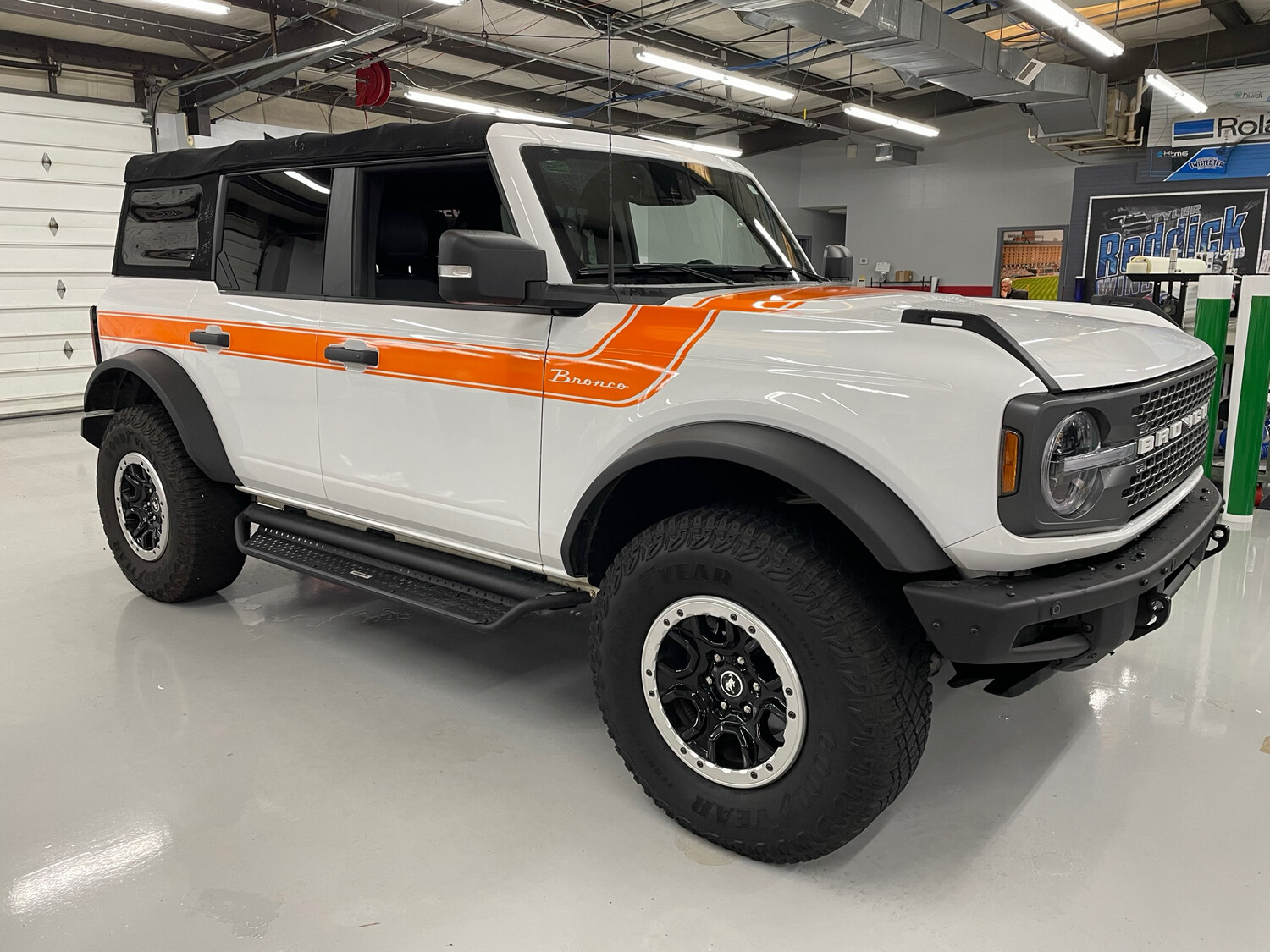 2021-up Ford Bronco Retro Special Decor Style Side/Hood Graphics Kit (Below Body Line Wide Stripe)
