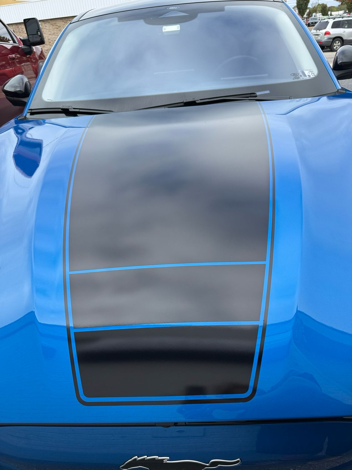 MACH E HOOD CENTER GRAPHICS