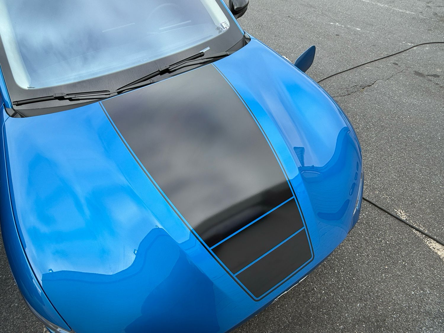 MACH E HOOD CENTER GRAPHICS