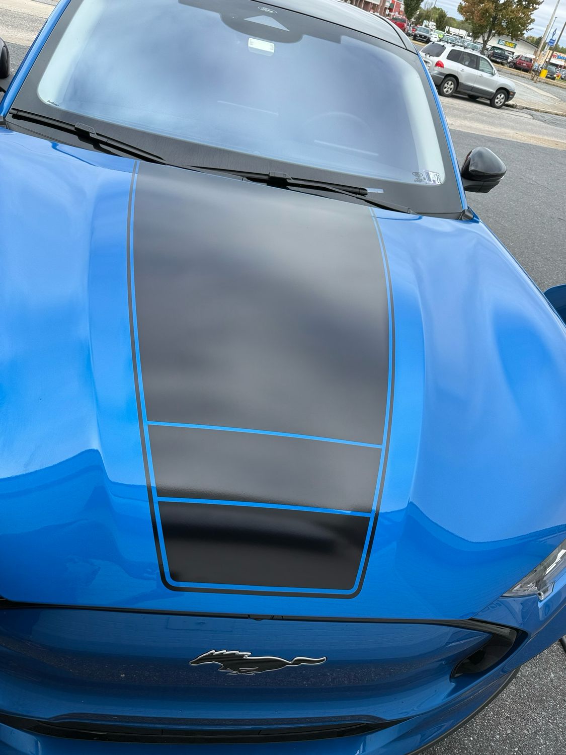 MACH E HOOD CENTER GRAPHICS