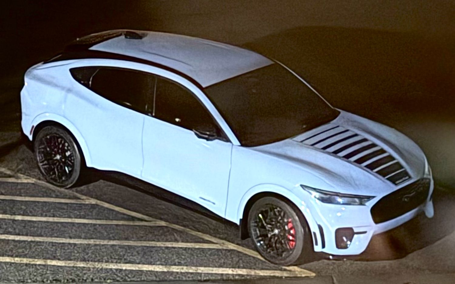 MACH E HOOD CENTER GRAPHICS