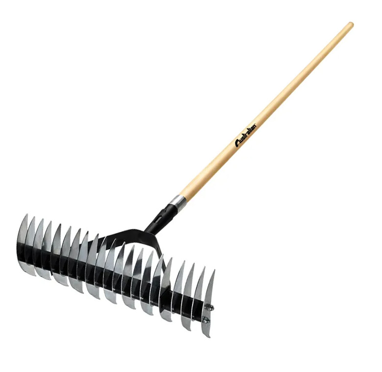 Rastrello aeratore con manico legno