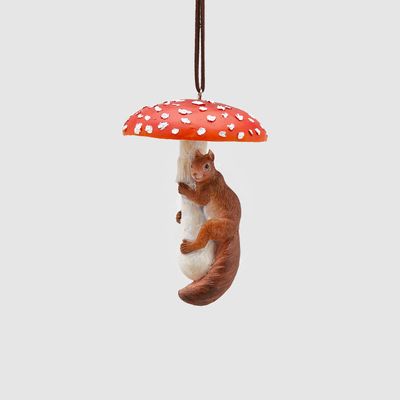 Decoro fungo con scoiattolo