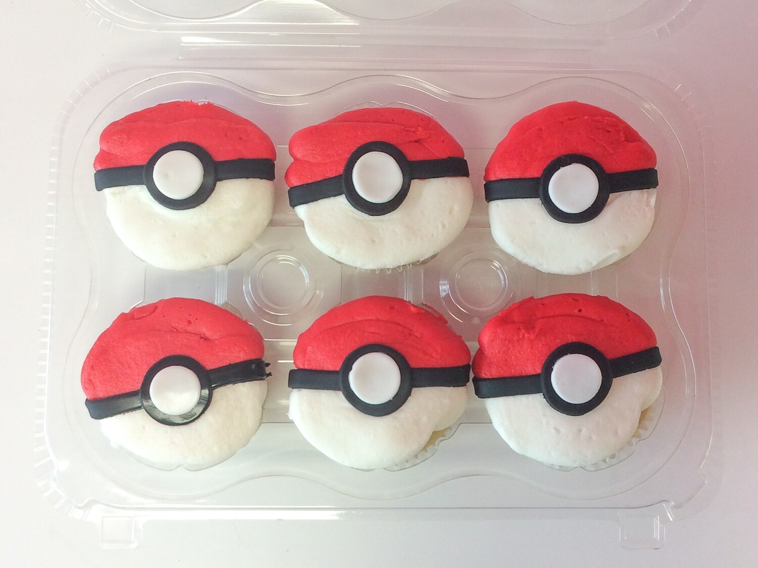 Pokémon Poké Ball Cupcakes