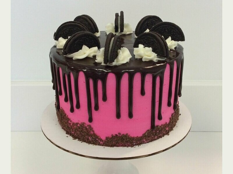 Vanilla Oreo Drip Cake