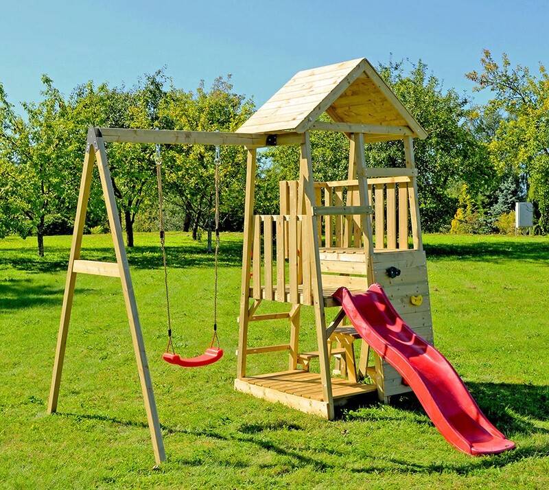 Leseni igralni stolp Gorilla s toboganom, plezalno steno, gugalnico in mizo za piknik - 290x270x270 cm