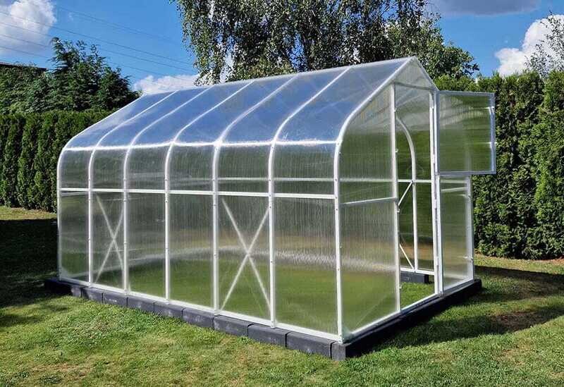Polikarbonat rastlinjak POMIDOR PREMIUM PLUS - 2,5 m x 4 m - BELA KONSTRUKCIJA