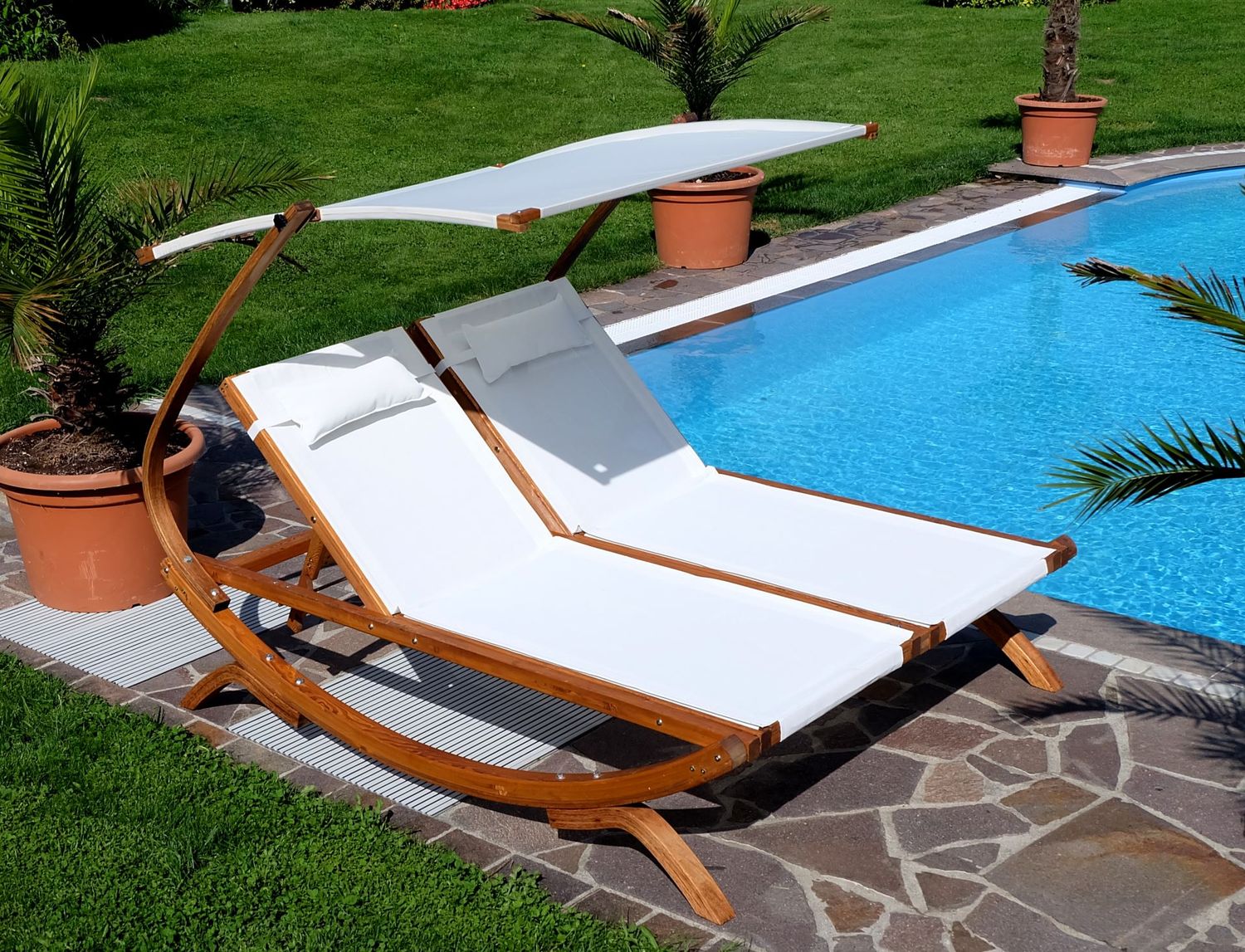 Dvojni ležalnik TULUM z nastavljivo streho iz macesnovega lesa