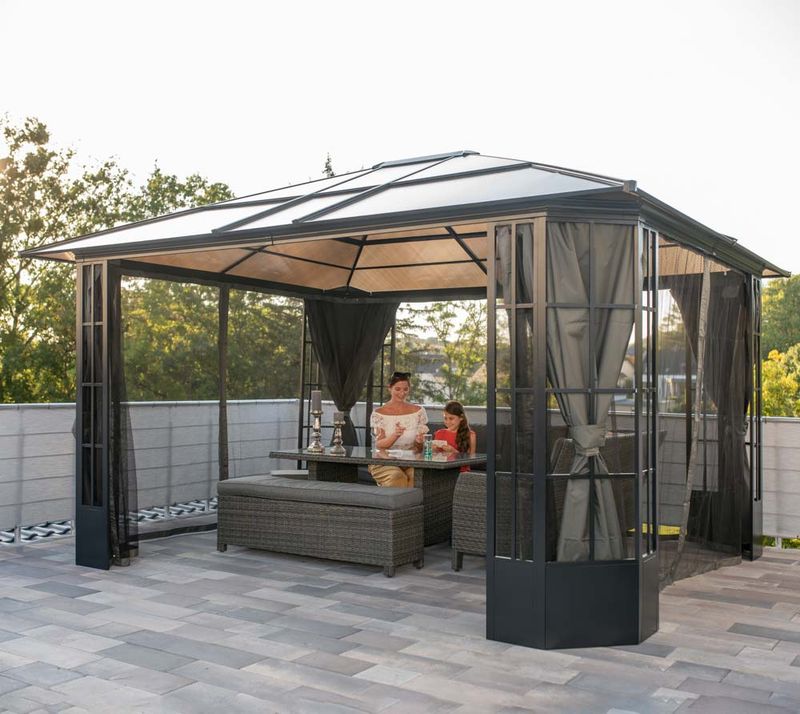 Aluminijasti paviljon Savino - vklj. z mrežo proti komarjem | 338 x 397 x 280 cm |