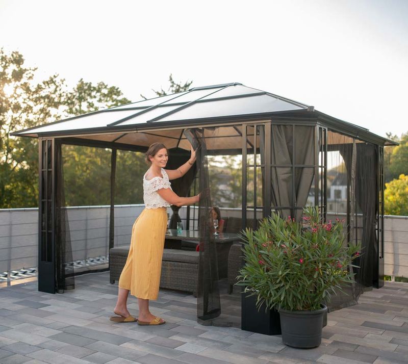 Aluminijasti paviljon Savino - vklj. z mrežo proti komarjem | 338 x 397 x 280 cm |