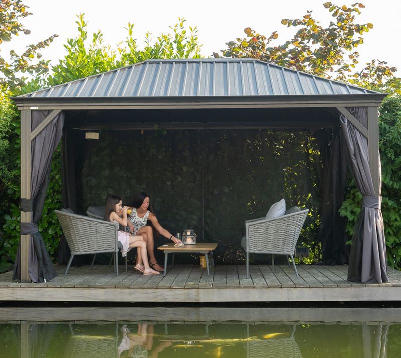 Aluminijasti paviljon Marsala - vklj. z mrežo proti komarjem | 298 x 423 x 278 cm |