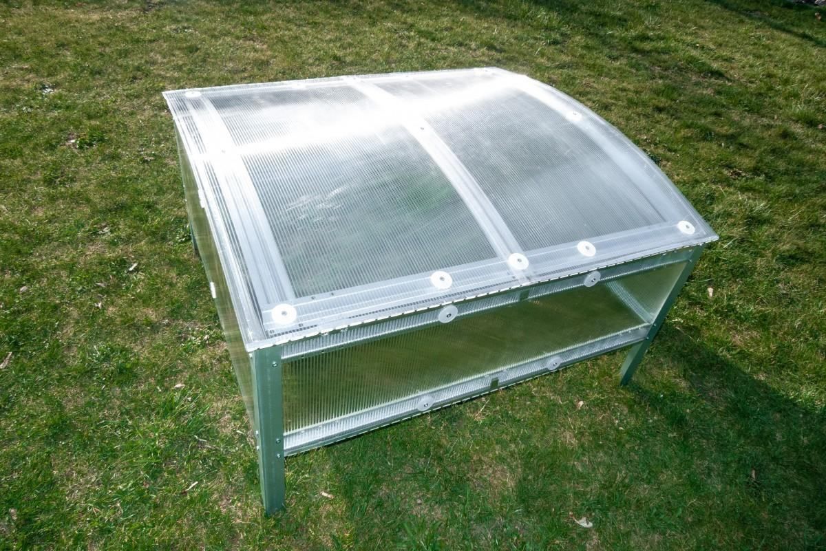 Rastlinjak „SADIKA“ s polikarbonatom za sadike ali manjše vrtove