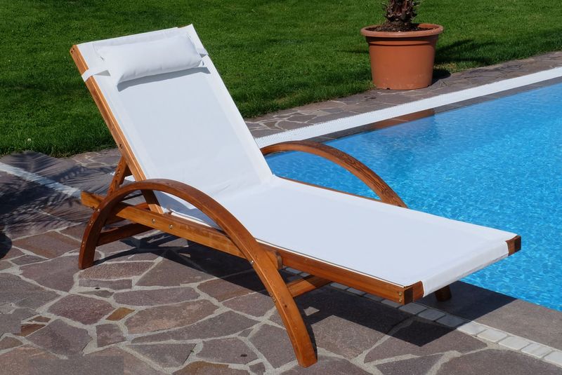 Ležalnik VALENCIA iz macesnovega lesa z blazino za glavo