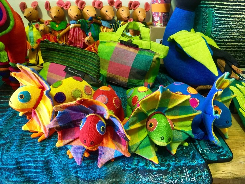 Frilled neck Lizard small.