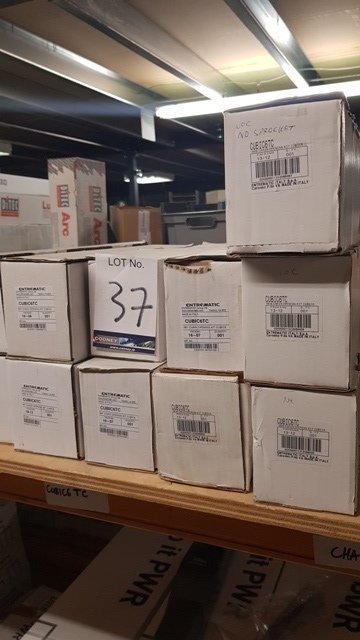 Lot 37 - Lever Groups