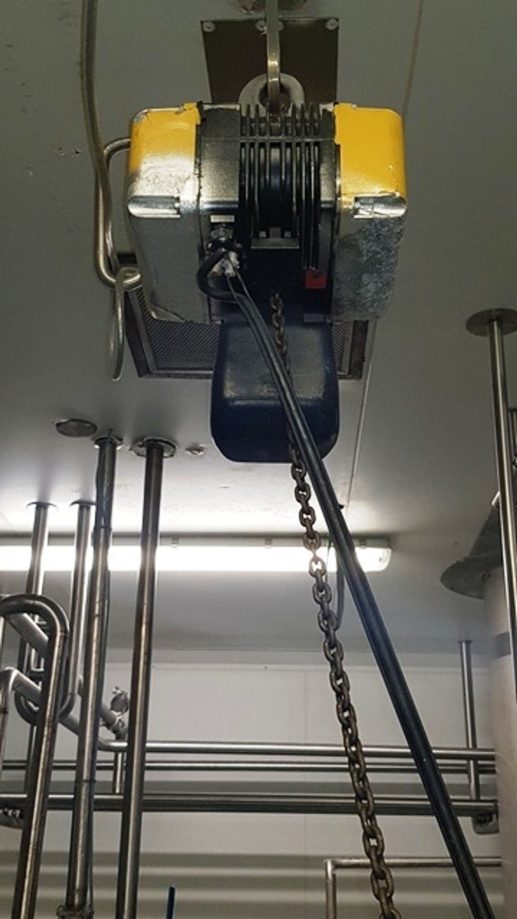 LOT 37 HOIST