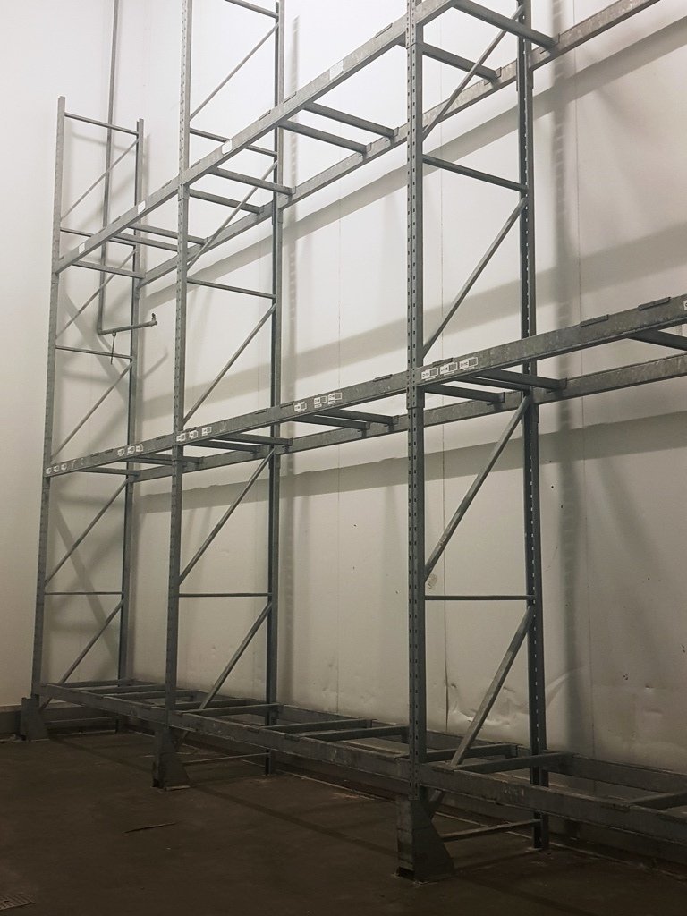 LOT 46 RACKING