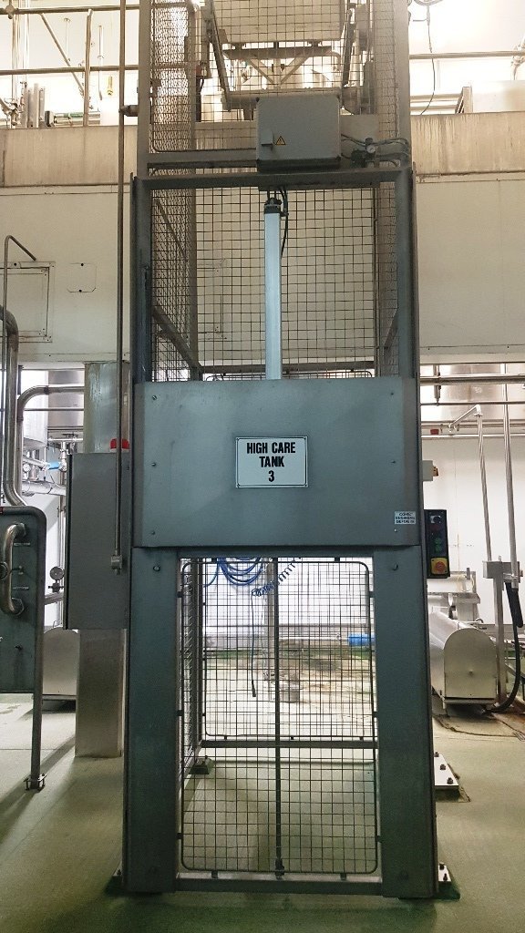 LOT 93 TOTE LIFT