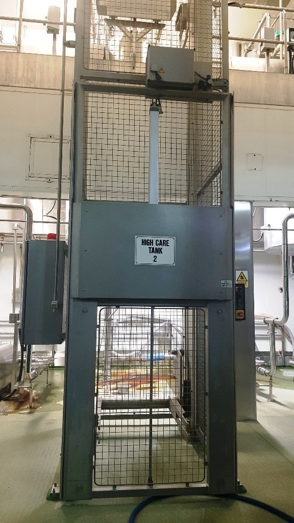 LOT 96 TOTE LIFT