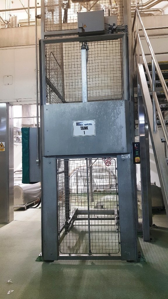 LOT 99 TOTE LIFT