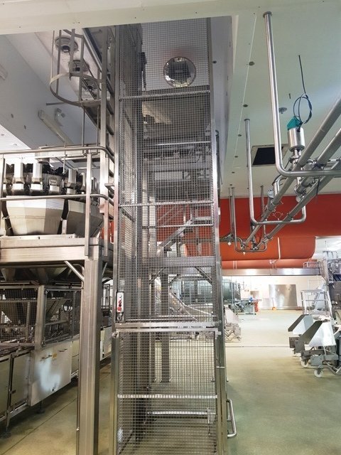 LOT 109 TOTE LIFT