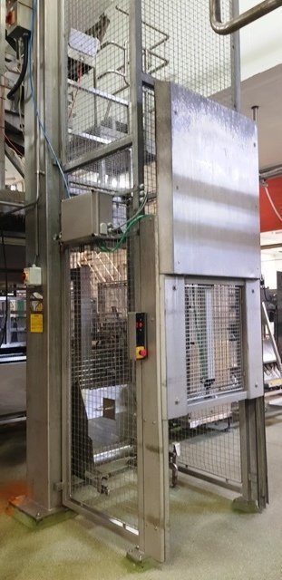 LOT 138 TOTE LIFT