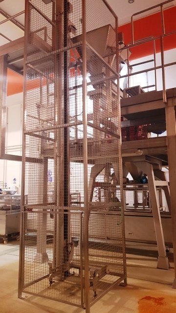 LOT 257 TOTE LIFT