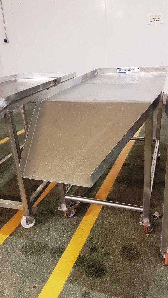 LOT 340 SS TABLE