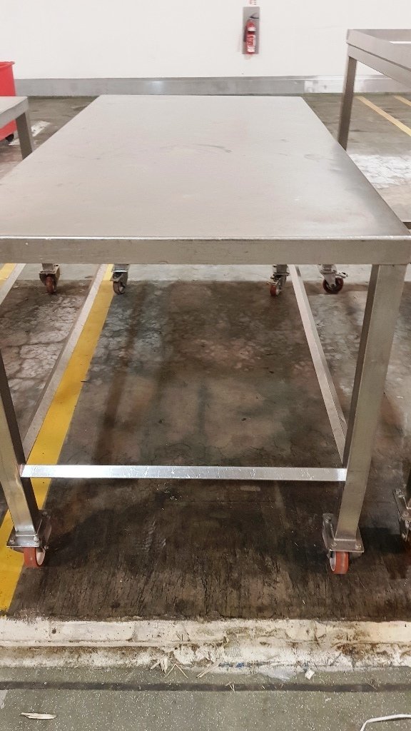 LOT 362 SS TABLE