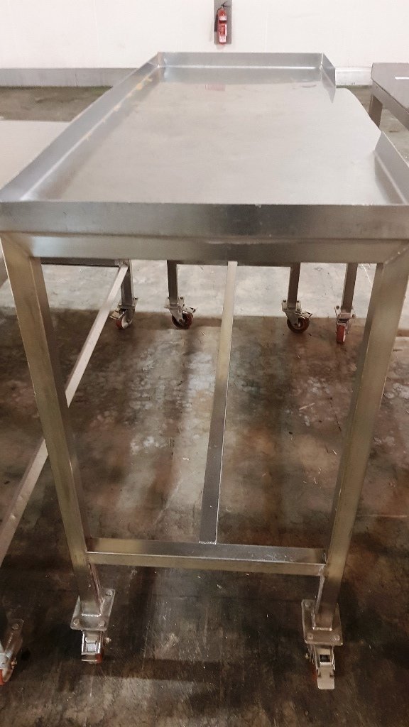 LOT 364 SS TABLE