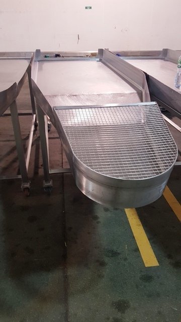 LOT 419 SS TABLE