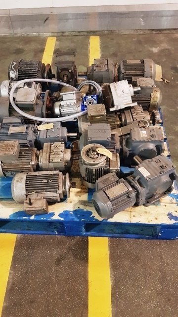 LOT 425 PUMPS MOTORS