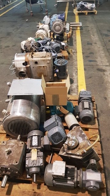 LOT 426 PUMPS MOTORS